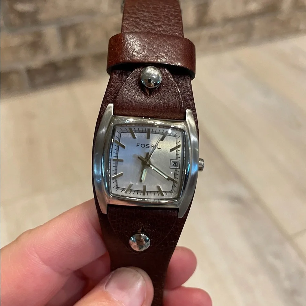 Fossil Women's Watch with Brown Leather Strap - Picture 4 of 5